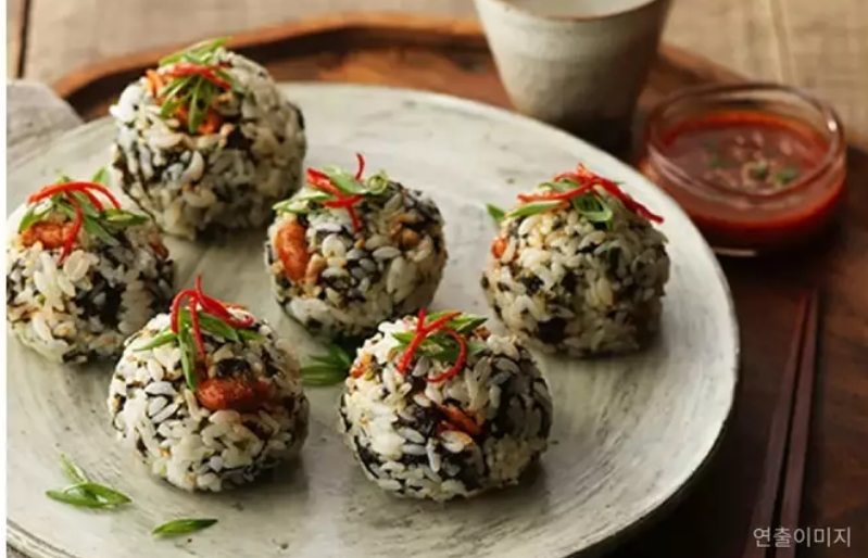 CJ Bibigo Roasted & Seasoned Seaweed Buttered Soy Sauce Flavour 50g / Cj 비비고 버터간장 김자반 50g